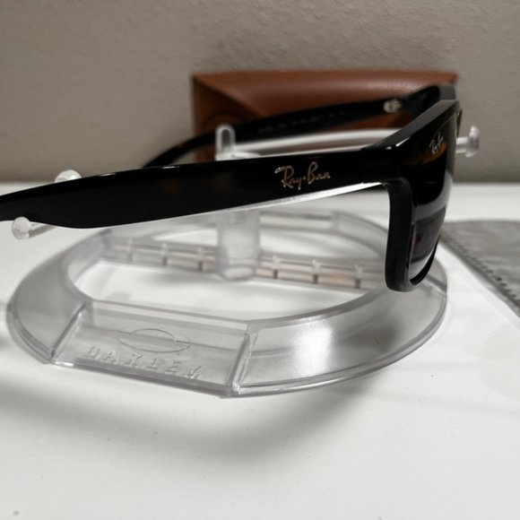 Ray-Ban Andy sunglasses (RB4202). Black frame/grey gradient lenses. - Picture 4 of 4